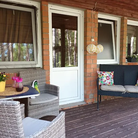 Δωμάτια σε οικογενειακή κατοικία Maenni Puhkebaas Karjamaa