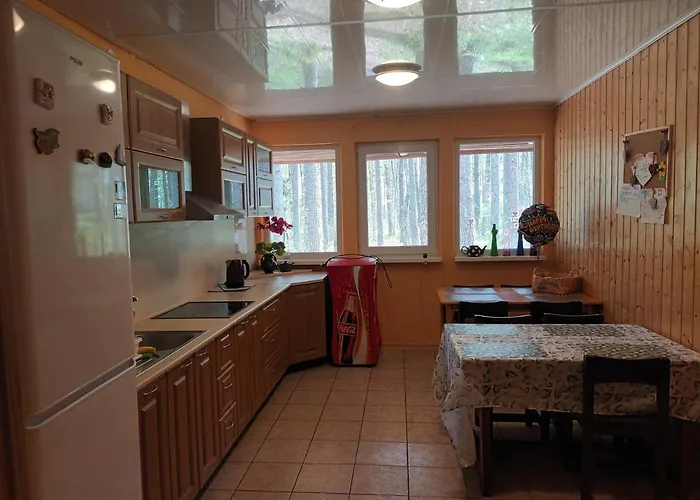 Δωμάτια σε οικογενειακή κατοικία Maenni Puhkebaas Karjamaa